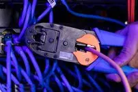 قطع اینترنت در لس‌آنجلس؛ وقتی طمع مس، کابل‌های فیبر نوری را قربانی کرد!
