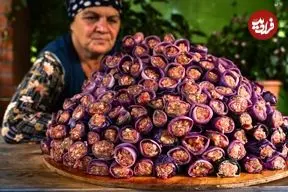 ببینید| غذای روستایی در آذربایجان؛ پخت دلمه کلم قرمز در طبیعت زیبای یک روستا