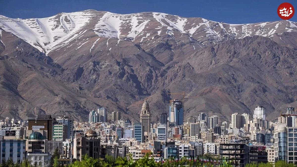 عکس؛ یک تابلوی جدید در ورودی شهر تهران جلب توجه کرد