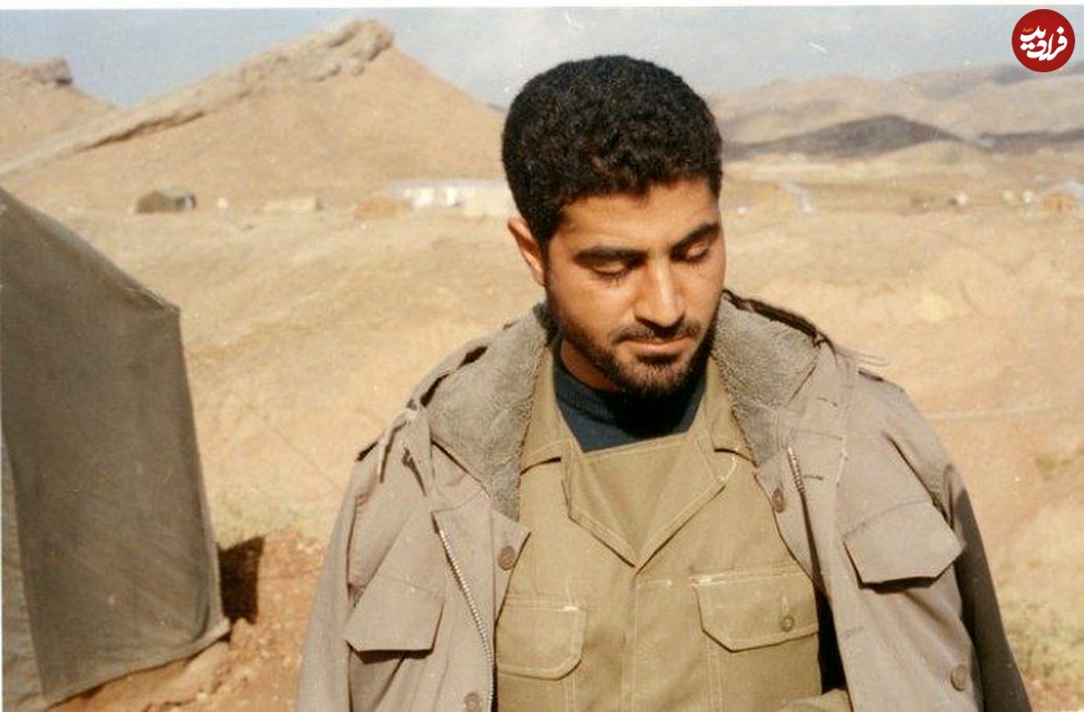 عکس؛ سفر در زمان؛ سردار سلیمانی در کنار محسن رضایی در یک نشست خصوصی؛ دهه ۶۰