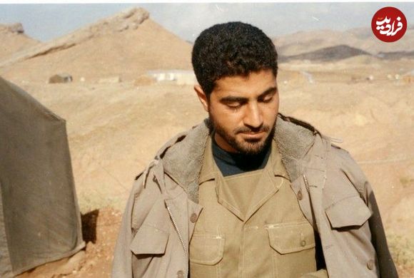 عکس؛ سفر در زمان؛ سردار سلیمانی در کنار محسن رضایی در یک نشست خصوصی؛ دهه ۶۰