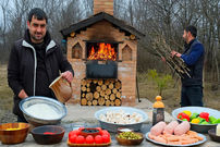(ویدئو) غذای روستای در آذربایجان؛ پخت یک پیتزای بزرگ
