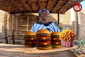 ببینید| غذای روستایی در کنیا؛ پخت همبرگر دودی در بشکه