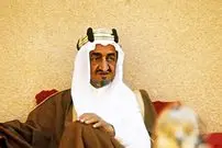 عکس؛ سفر در زمان؛ «ملک فیصل، پادشاه عربستان» در مقابل هتل محل اقامت اش در مصر؛ سال 1317