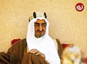 عکس؛ سفر در زمان؛ «ملک فیصل، پادشاه عربستان» در مقابل هتل محل اقامت اش در مصر؛ سال 1317