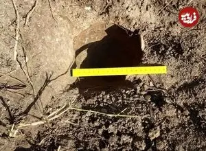 کوزۀ پر از سکّه‌های عثمانی که از زیر حیاط زندان بیرون آمد