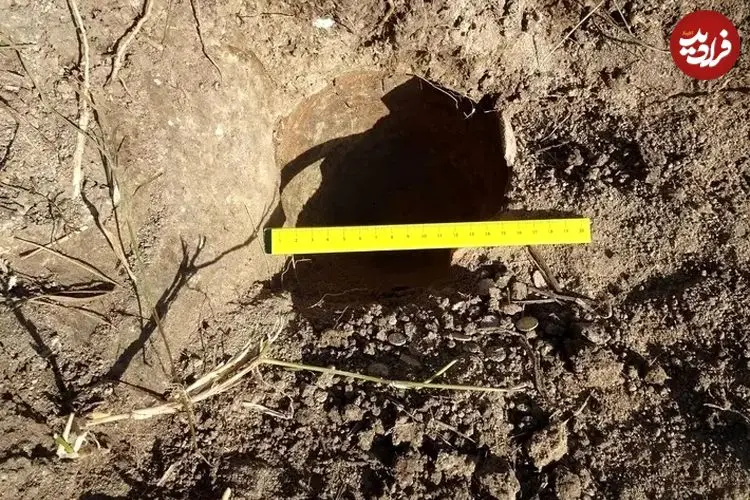 کوزۀ پر از سکّه‌های عثمانی که از زیر حیاط زندان بیرون آمد