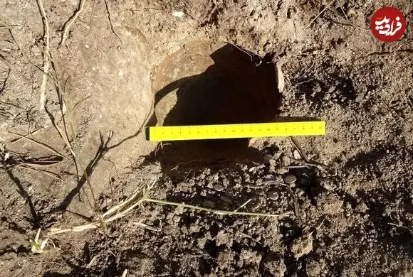 کوزۀ پر از سکّه‌های عثمانی که از زیر حیاط زندان بیرون آمد