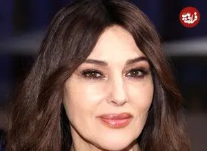 عکس| سفر در زمان؛ «مونیکا بلوچی» در حال ورود به یک هتل در نیویورک؛ سال 1381