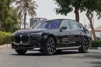 عکس| بی‌ام‌و 735i؛ آخرین مدیر جوانی که هنوز بلد است کت‌وشلوار بپوشد و بعد از جلسه گاز بدهد