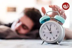 چرا گاهی چند دقیقه قبل از زنگ ساعت از خواب بیدار می‌شویم؟