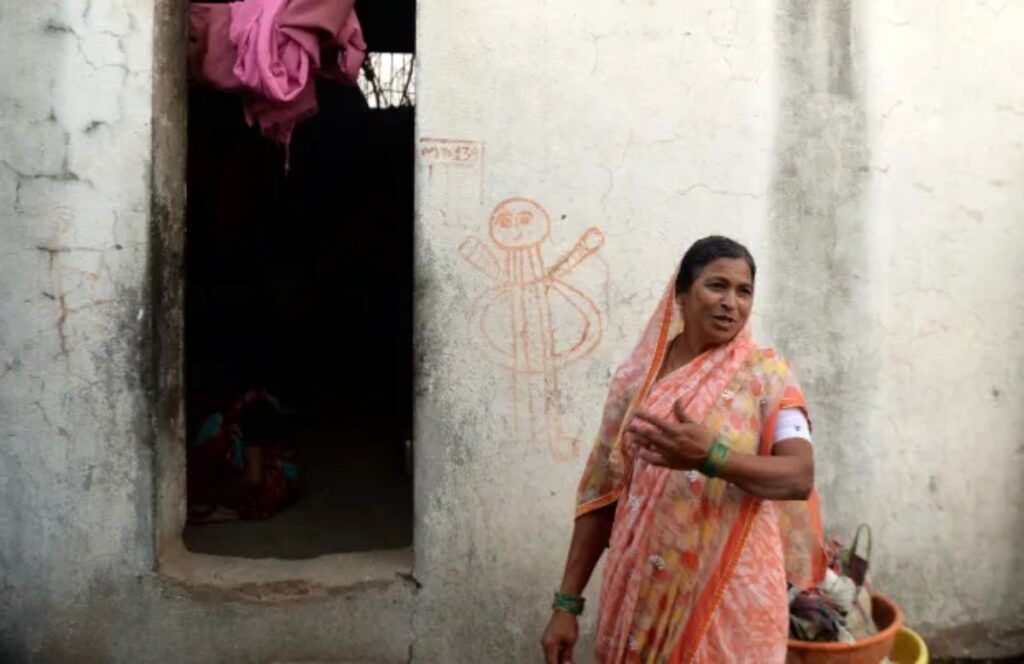 روستای کوچکی در هند که به خاطر افسانه‌ای ۳۰۰ ساله‌ خانه‌هایش در ندارد!