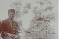 عکس| سفر زمان؛ مردان خندان ایرانی در کنار جوی آب؛ بیش از یک قرن قبل
