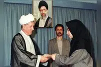 (فیلم) لحظه دیده نشده از تجلیل آیت الله هاشمی رفسنجانی از مریم میرزاخانی بعد از کسب مدال طلای المپیاد ریاضی 