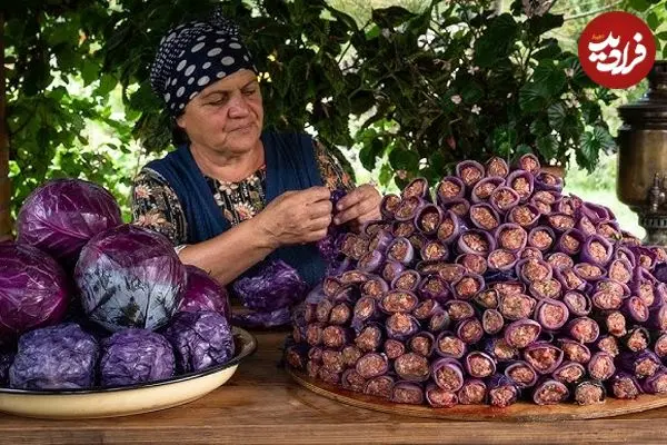 ببینید| غذای روستایی در آذربایجان؛ تهیه دلمه کلم قرمز به روش مادربزرگ روستایی