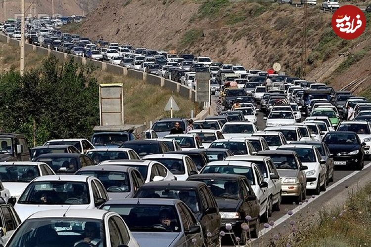 ببینید؛ اقدام غیرقانونی چند جوان با خودروهای لوکس در جاده‌های شمال کشور؛ سد کردن راه مردم برای ضبط کلیپ!