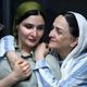 عکس صمیمی گلاب آدینه و دخترش نورا هاشمی در پشت صحنه نمایش «هم این / هم آن»