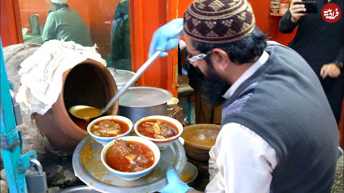ببینید؛ غذای خیابانی در پاکستان؛ طبخ کله پاچه برای صبحانه در پیشاور