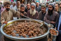 ببینید| غذای خیابانی در پاکستان؛ پخت خوراک جگر مرغ با ادویه در کراچی