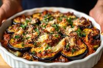 ببینید؛ طرز تهیه یک غذای متفاوت و فوری با بادمجان و سوسیس به روش آشپز ایتالیایی