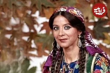 عکس| سفر زمان؛ «فرزانه تأییدی» در 32 سالگی و روی صحنه یک نمایش؛ سال 56