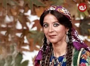 عکس| سفر زمان؛ «فرزانه تأییدی» در 32 سالگی و روی صحنه یک نمایش؛ سال 56