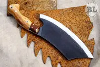 (ویدئو) فرآیند ساخت ماهرانه یک چاقوی آشپزخانه بزرگ با تیغه اره قدیمی