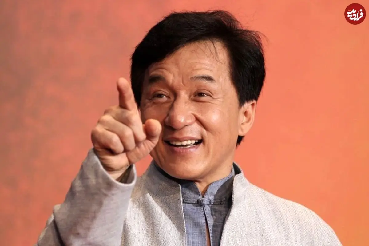 عکس| سفر در زمان؛ «جکی چان» در در مراسم افتتاحیه پلازای تئاتر لی در خلیج کازوی؛ سال 1374