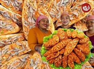 ببینید| غذای روستایی در سنگاپور؛ تهیه نان سرخ شده با میگو، پاپایا و سبزیجات