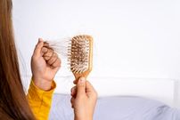 ریزش موهایتان را با این روش ساده و آسان درمان کنید