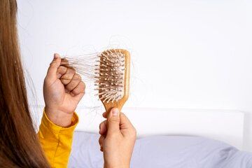 ریزش موهایتان را با این روش ساده و آسان درمان کنید