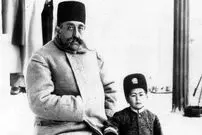 عکس| سفر زمان؛ مظفرالدین شاه سوار بر سه‌چرخۀ مخصوص در یک جاده