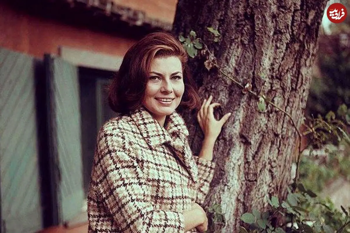 عکس| سفر به تاریخ؛ «اوا کارل، مادرزن آلمانی محمدرضا پهلوی» با دختر خردسالش روی یک پلکان قدیمی