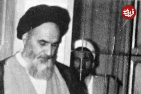 عکس| سفر در زمان؛ «امام خمینی» و استقبال کنندگان در بدو ورود به شهر نجف؛ سال 1344