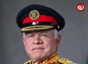 عکس| سفر در زمان؛ «ملک عبدالله دوم، پادشاه اردن» در 2 سالگی در کنار اسباب بازی هایش؛ سال 1342