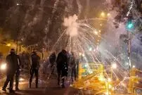 (عکسی از اعتراضات فرانسه) غارت فروشگاه زارا با لب های خندان 