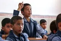 ببینید؛ ویدیویی تلخ از تحقیر یک دانش‌آموز افغانستانی توسط معلم در کلاس درس؛ معلم خاطی اخراج شد!