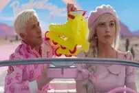 (عکس) فروش ویژه تابوت صورتی؛ پای باربی به دنیای مردگان هم باز شد!