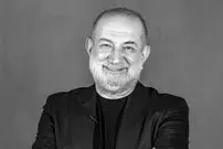 عکس| سفر در زمان؛ «آتیلا پسیانی» در خردسالی و در حال بازی با گرامافون؛ اواخر دهه 30