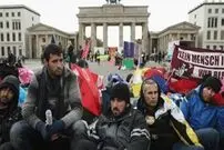 (ویدئو) مهاجران افغان‌ در فرانسه شورش کردند و به خیابان ریختند 