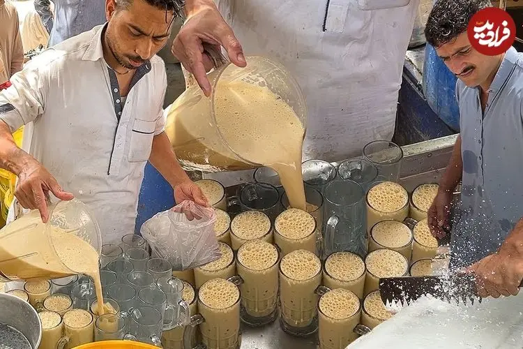 ببینید| غذای خیابانی در پاکستان؛ تهیه شربت نیشکر با یخ در کراچی 