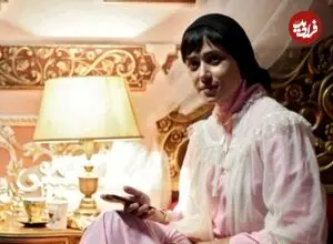 عکس| سفر زمان؛ ژست جالب «پریناز ایزدیار» در پشت صحنه یکی از فیلم‌هایش؛ دهه ۹۰
