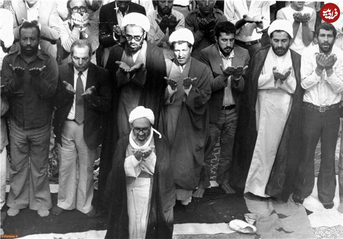 عکس/ اقتدای هاشمی رفسنجانی به آیت الله منتظری