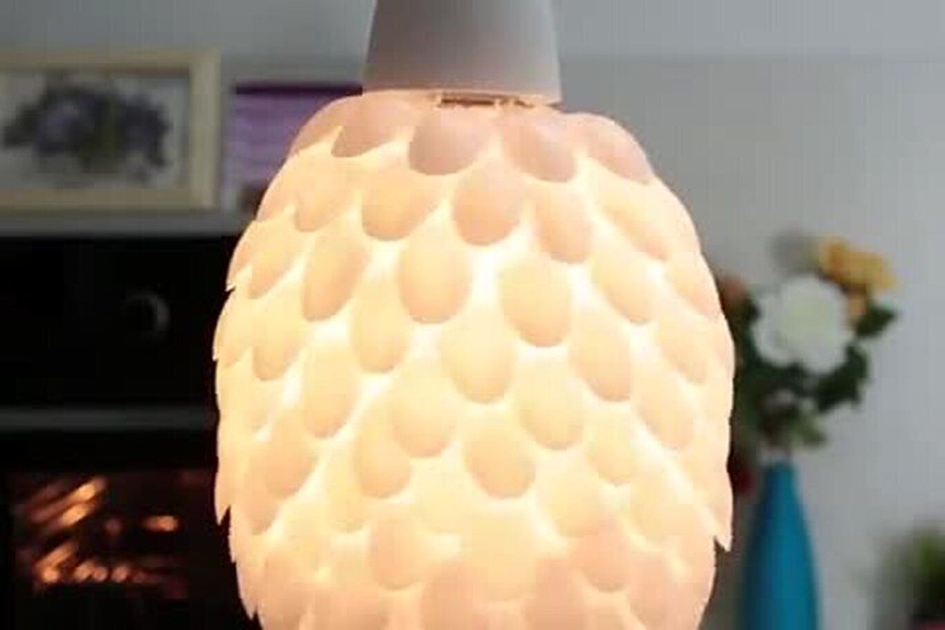 (ویدئو) ساخت هنرمندانه چراغ تزیینی با قاشق پلاستیکی