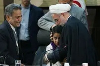 تصاویر/ هدیه کودک یزدی به روحانی