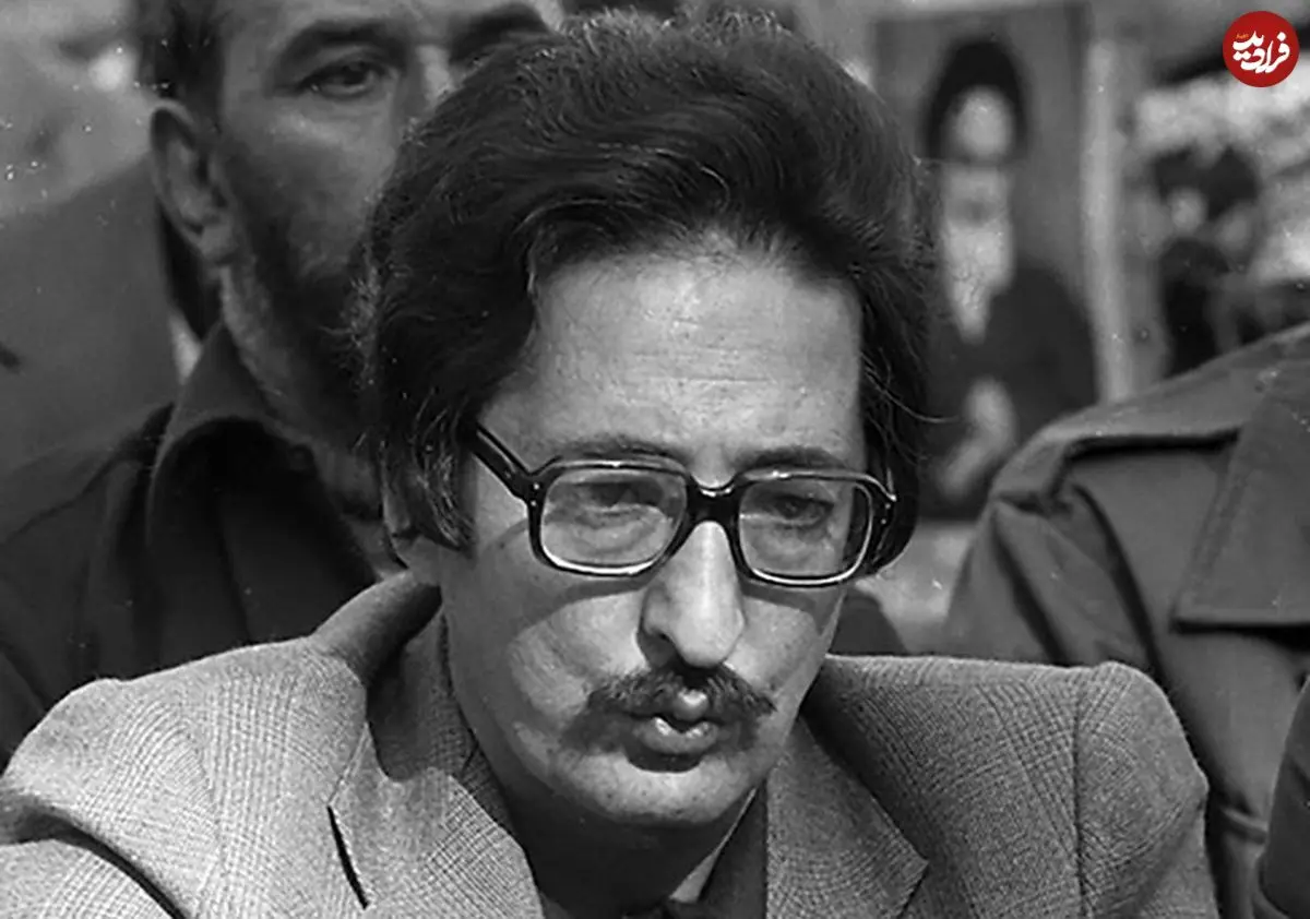 عکس| سفر به تاریخ؛ «بنی صدر» در حال گرفتن قاشق از «شهید رجایی» سر میز ناهار