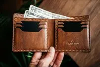 ببینید| فرآیند تماشایی دوخت دستی یک کیف پول مردانه شیک به روش استاد کانادایی