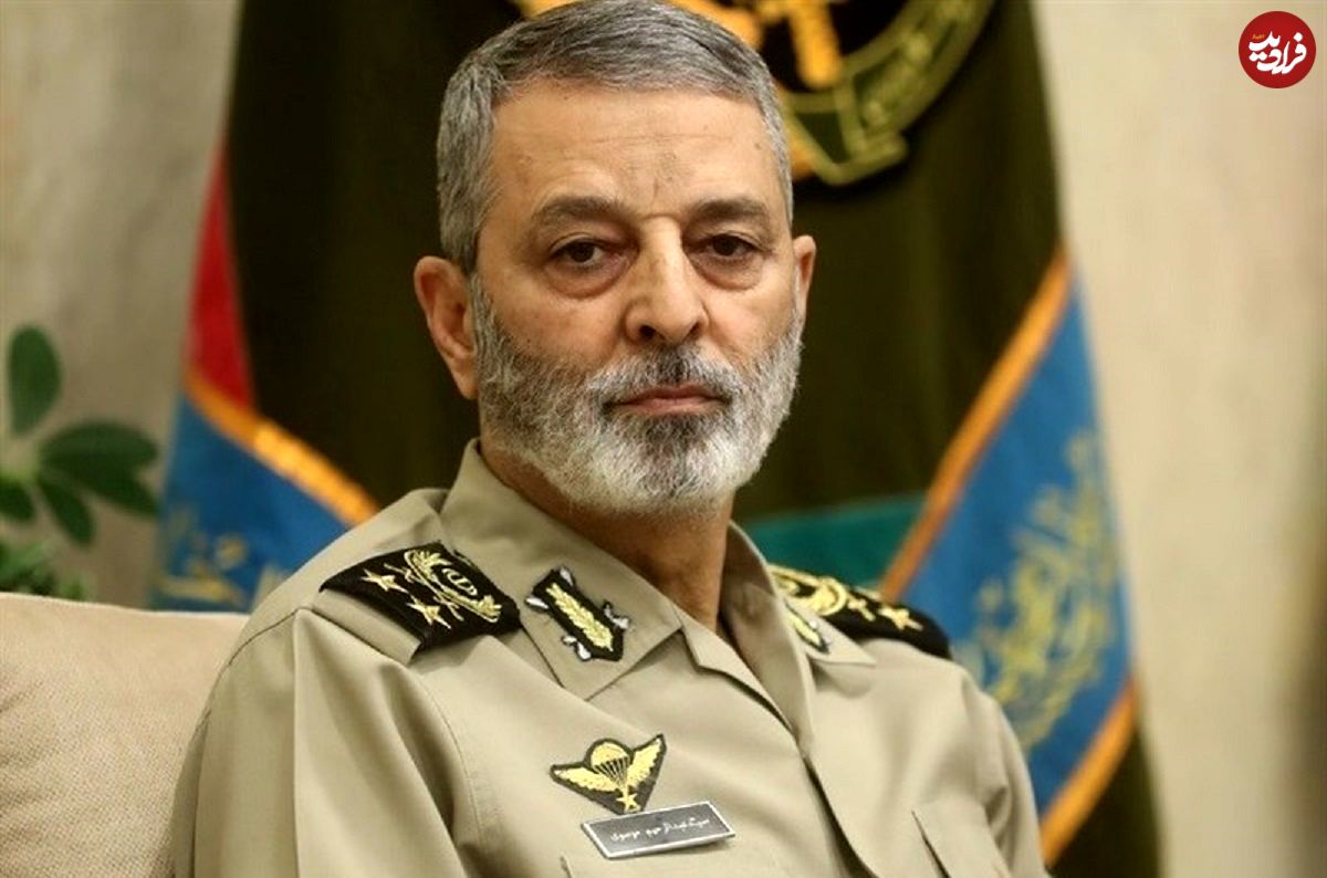 تصویر؛ سفر در زمان؛ «عکس یادگاری سرلشکر موسوی در کنار سرلشکر سلامی»