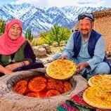 ببینید| غذای روستایی در افغانستان؛ پخت نان فطیر سنتی توسط زوج مسن افغان