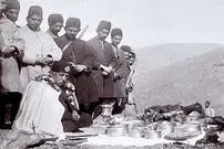 (تصاویر) سفر به عصر قاجار؛ خواجه‌ای که با یک «کنیز» کشتی گرفت و شکست خورد